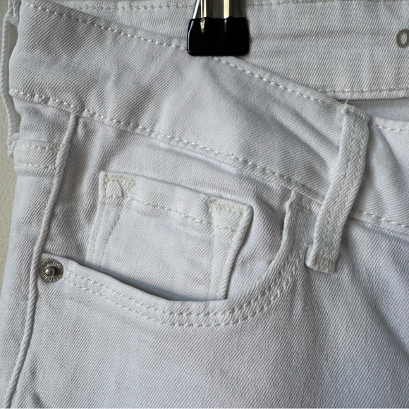 Old Navy Mid Rise White Skinny Jean- Short - Picture 4 of 9